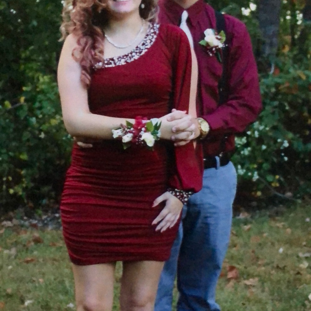 One sleeve short red glitter sequined dress